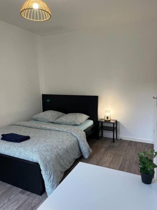 Appartement F2 De Haut Standing En Hypercentre Avec Jardin Prive A 270 M De La Gare De Mantes ! Exterior photo