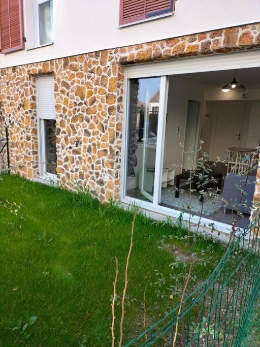 Appartement F2 De Haut Standing En Hypercentre Avec Jardin Prive A 270 M De La Gare De Mantes ! Exterior photo