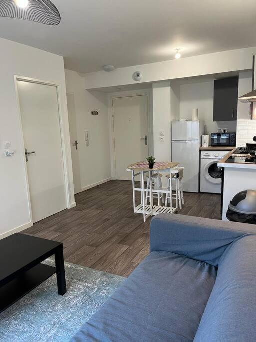 Appartement F2 De Haut Standing En Hypercentre Avec Jardin Prive A 270 M De La Gare De Mantes ! Exterior photo