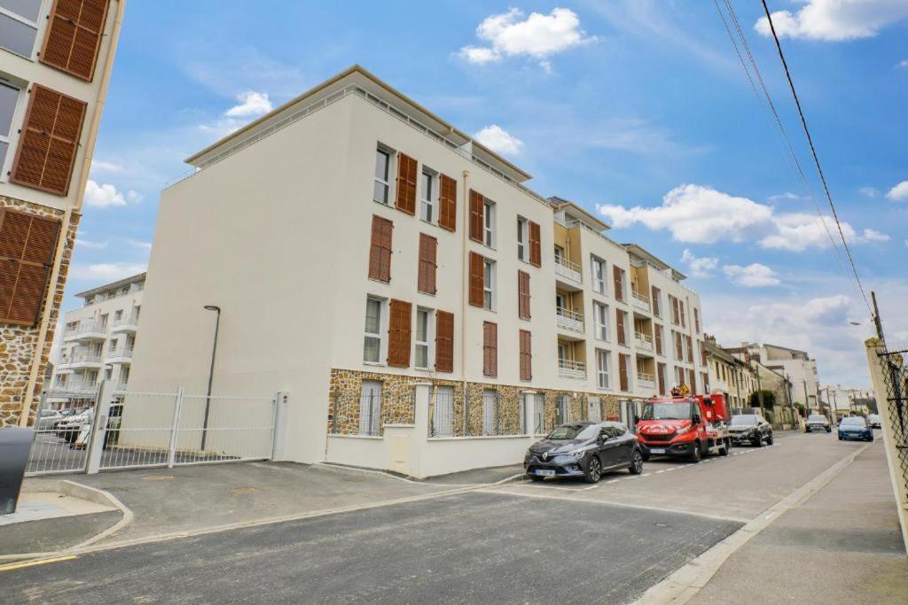 Appartement F2 De Haut Standing En Hypercentre Avec Jardin Prive A 270 M De La Gare De Mantes ! Exterior photo