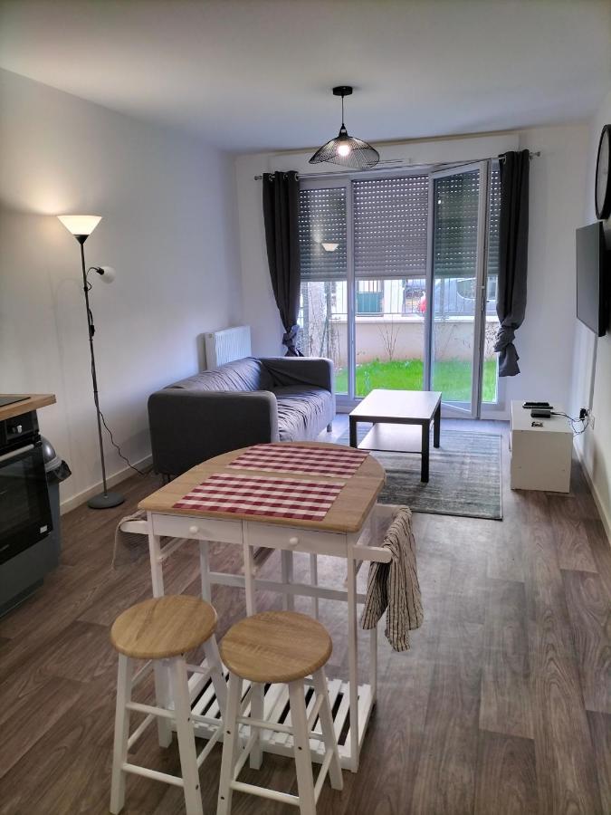 Appartement F2 De Haut Standing En Hypercentre Avec Jardin Prive A 270 M De La Gare De Mantes ! Exterior photo