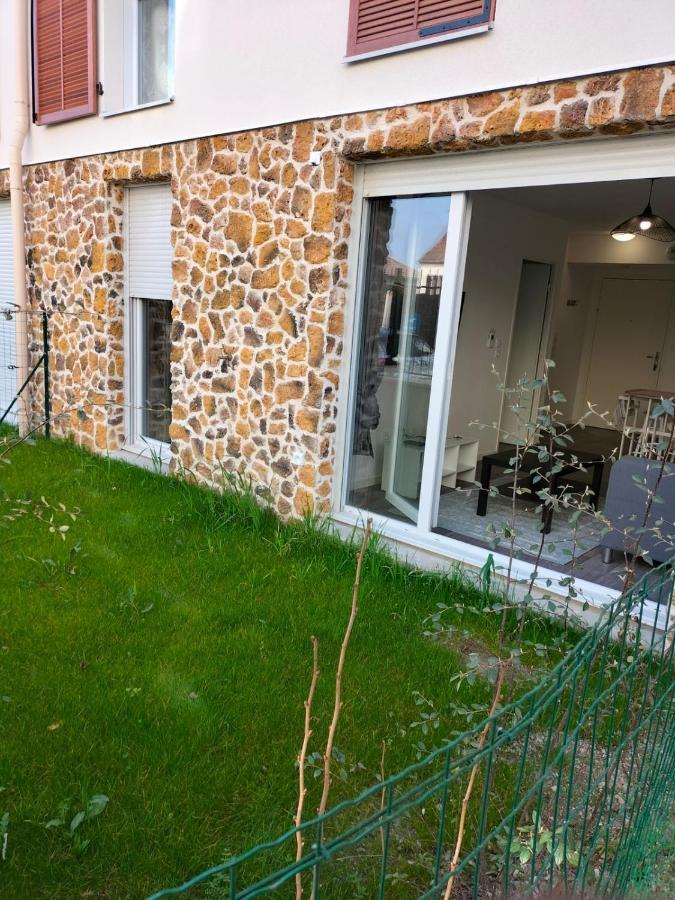 Appartement F2 De Haut Standing En Hypercentre Avec Jardin Prive A 270 M De La Gare De Mantes ! Exterior photo