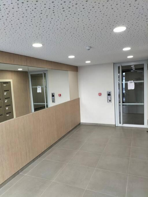 Appartement F2 De Haut Standing En Hypercentre Avec Jardin Prive A 270 M De La Gare De Mantes ! Exterior photo